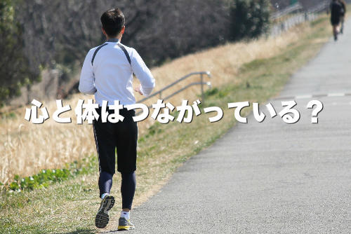 ジョギングしている男性の画像